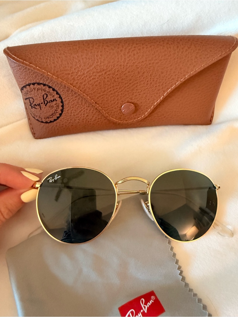 Ray-Ban Round Sunglasses with Green Lenses and Polished Arista Gold Frame